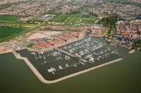 Luchtfoto van Roompot Marinapark Volendam 