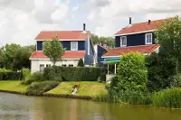 Vrijstaande bungalows aan het water
