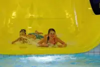 Glijbaan van het zwembad