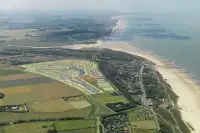Luchtfoto van Roompot Noordzee Réesidence Cadzand-Bad