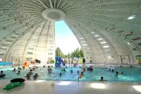 Het karakteristieke zwembad op Camping Birkelt