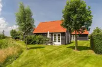 De luxe bungalows aan het water op Waterrijk Oesterdam