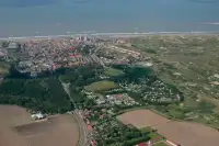 Luchtfoto van Roompot Kustpark Egmond Aan Zee