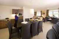 De binnenkant van 1 van de vrijstaande vila's