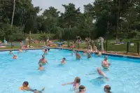 Openluchtzwembad op Roompot de Katjeskelder