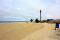 Het begin van het gedeelte met strandtentjes, op loopafstand van je strandhuisje