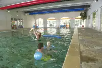 Een eenvoudige ruime zwembad