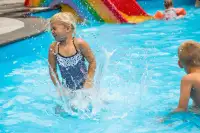 Speelboot op Bad Hoophiuzen