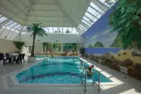 Het overdekte zwembad