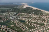 Luchtfoto van Roompot Noordzee Résidence De Banjaard
