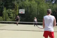 Tennissen op het park