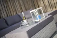 Het terras bij bij de eetcafe op het park